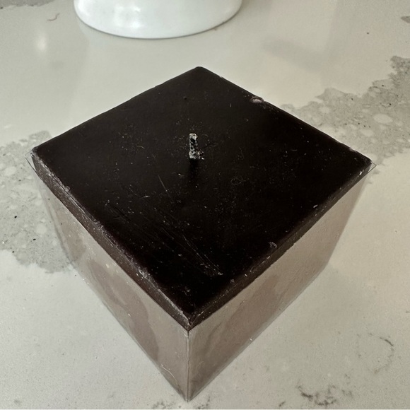 Donna Karan Black Cashmere Square Candle - Picture 7 of 14